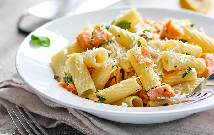 Light Lemon Garlic Pasta With Salmon